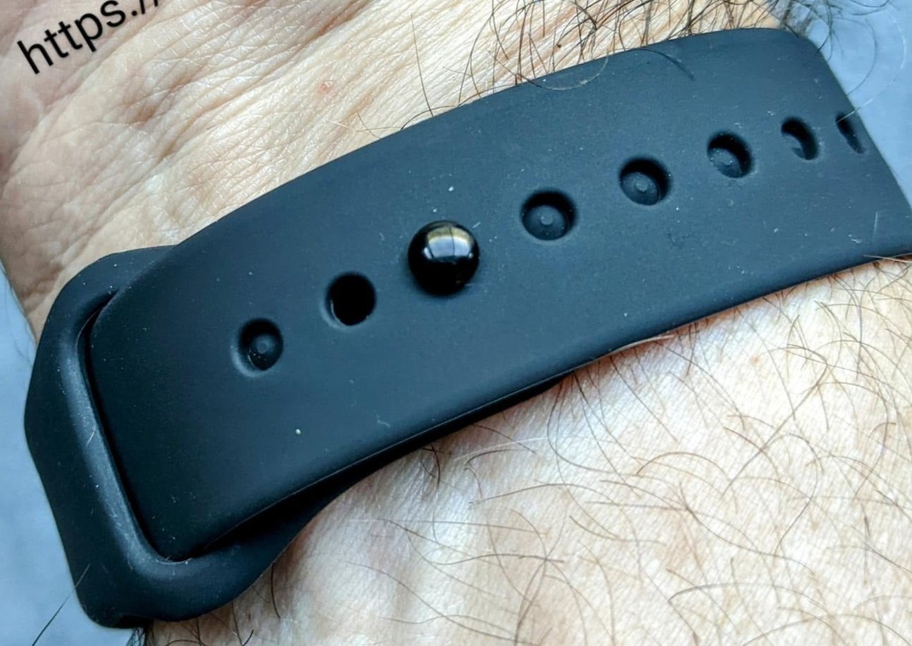 Black Silicone Bracelet With: "Do Not Give mRNA Injections" on a Stainless Steel Plate